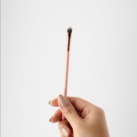 5/$25💜 Luxie 245 Small Shader Rose Gold Brush - Picture 7 of 15